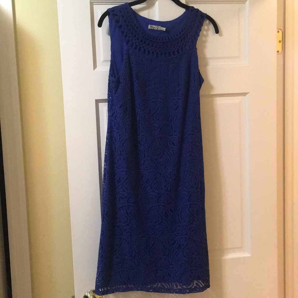 Women’s cocktail style dress. Worn once.